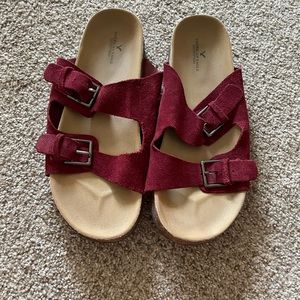 American Eagle maroon slip-on sandals